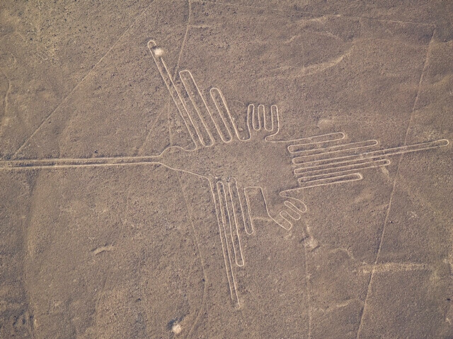 Linhas de Nazca no deserto peruano.