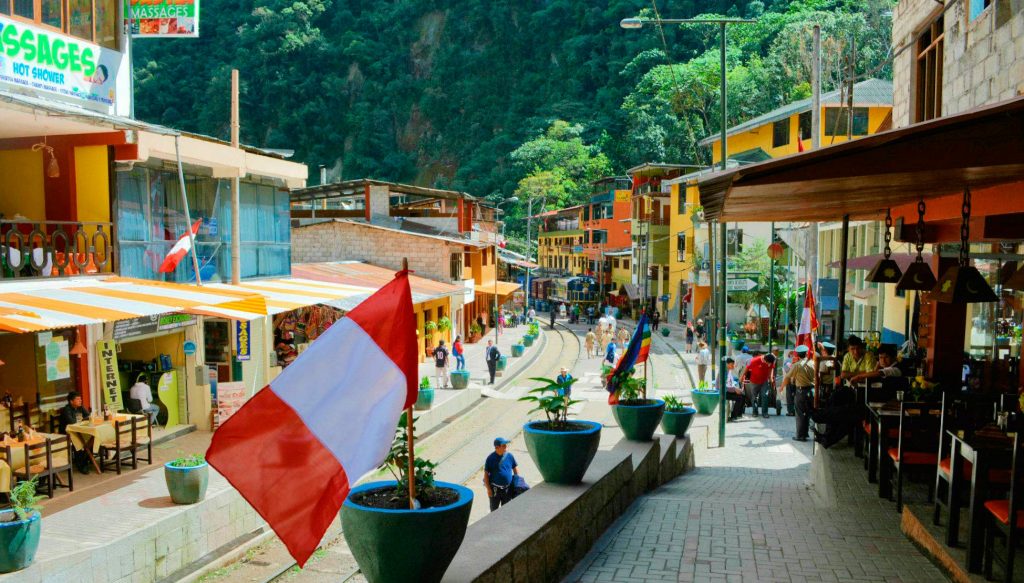 águas calientes, um ligar tranquilo e gostoso para conhecer a natureza