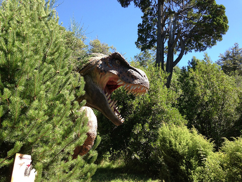 Bariloche para brasileiros: Muitas réplicas de dinossauros para encantar toda a família