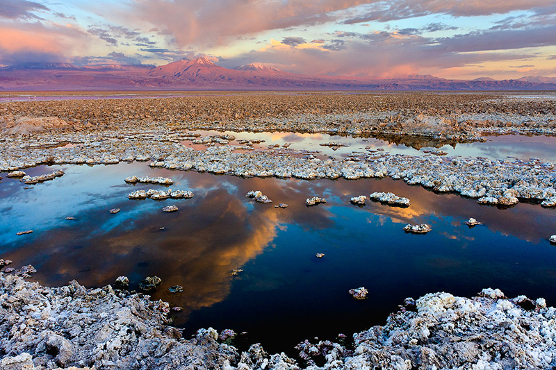 Deserto de Atacama: O salar é uma grande reserva de sal