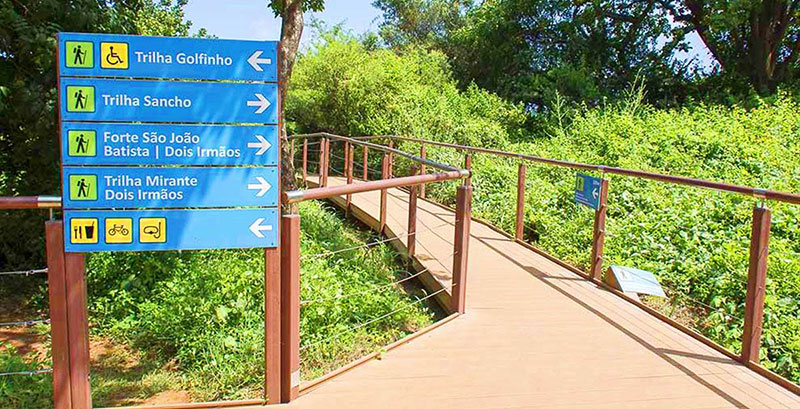 Trilhas de Fernando de Noronha: Algumas trilhas só podem ser feitas com guias credenciados